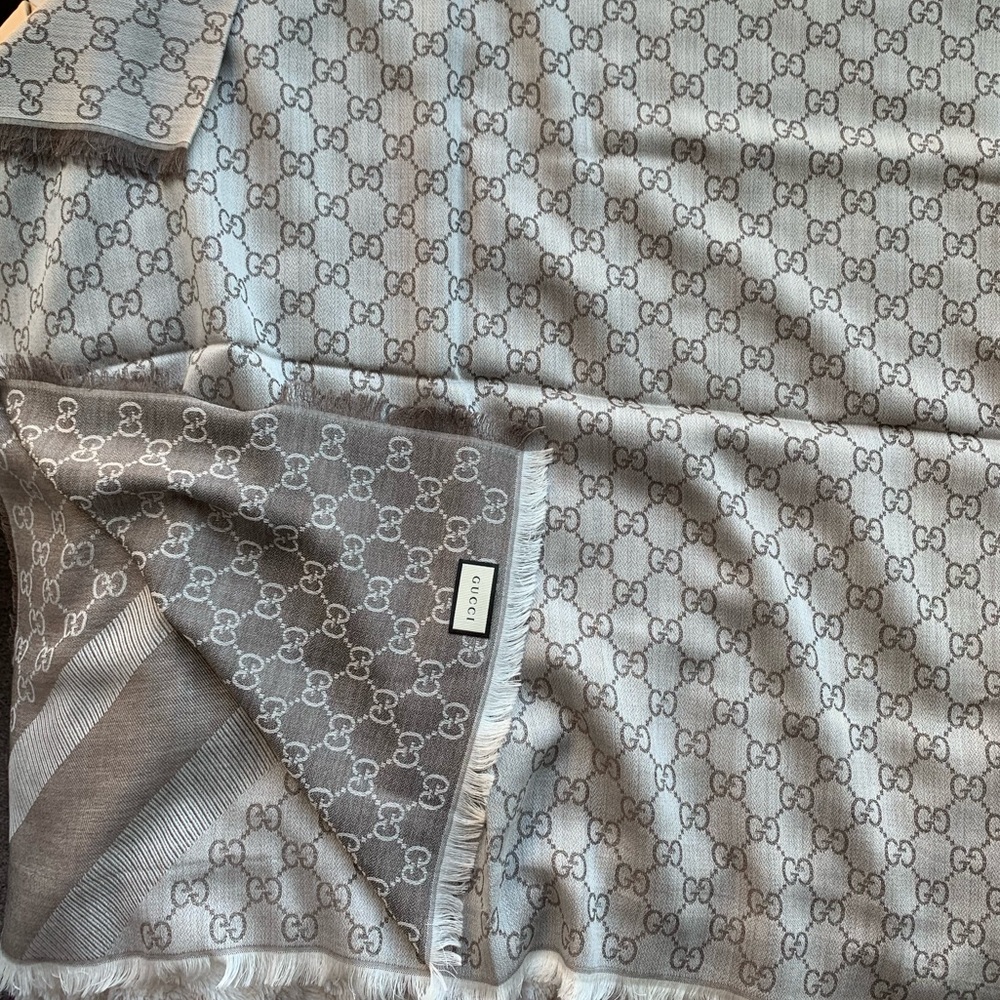 💔SOLD!💔 Gucci Scarf Reversible Taupe Large Size